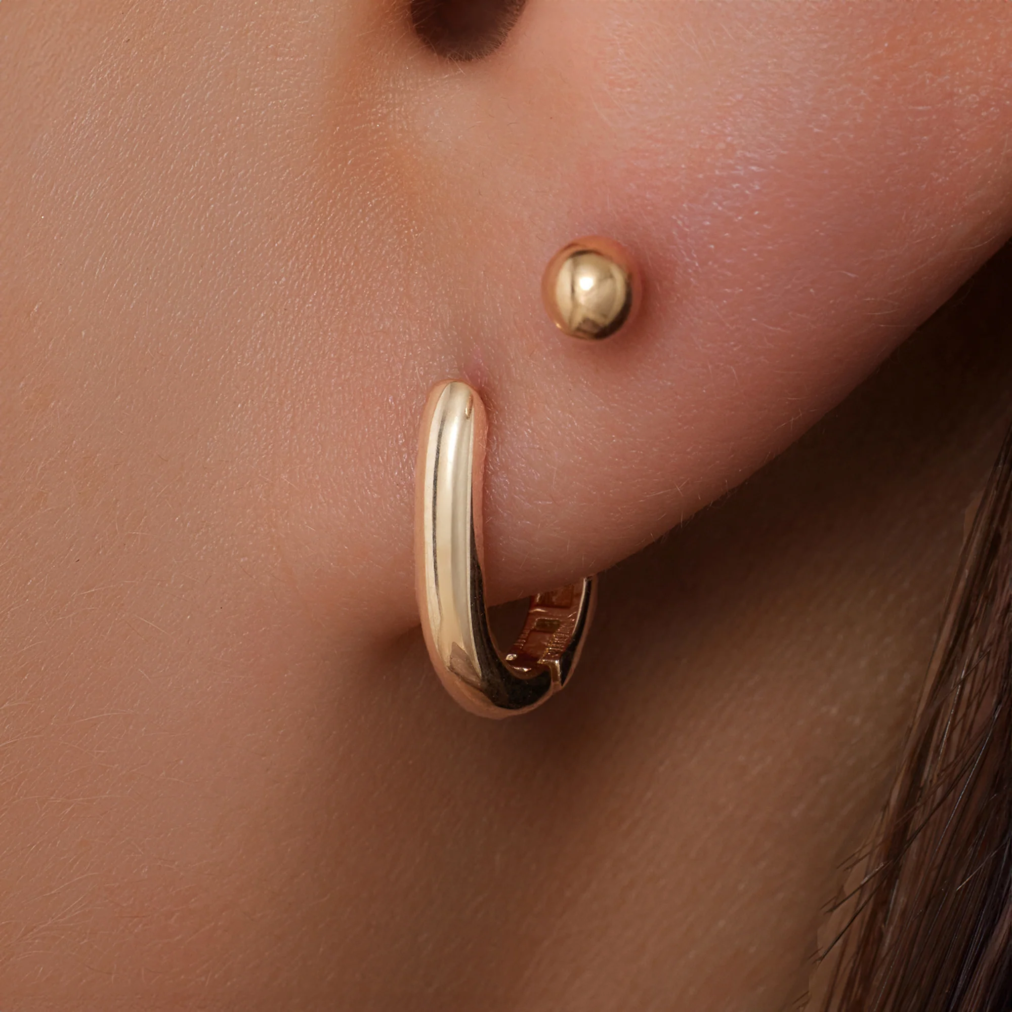 Chain Huggie Hoops (11mm) - Image 3