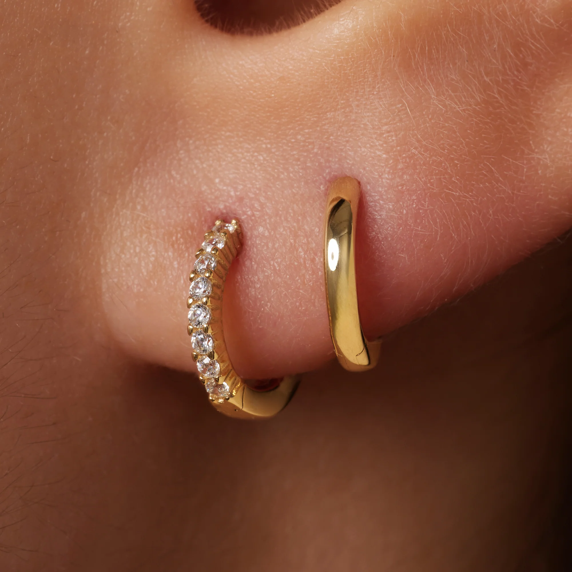 Chaton Set Cubic Zirconia Small Huggie Hoops (10.8 mm) - Image 3