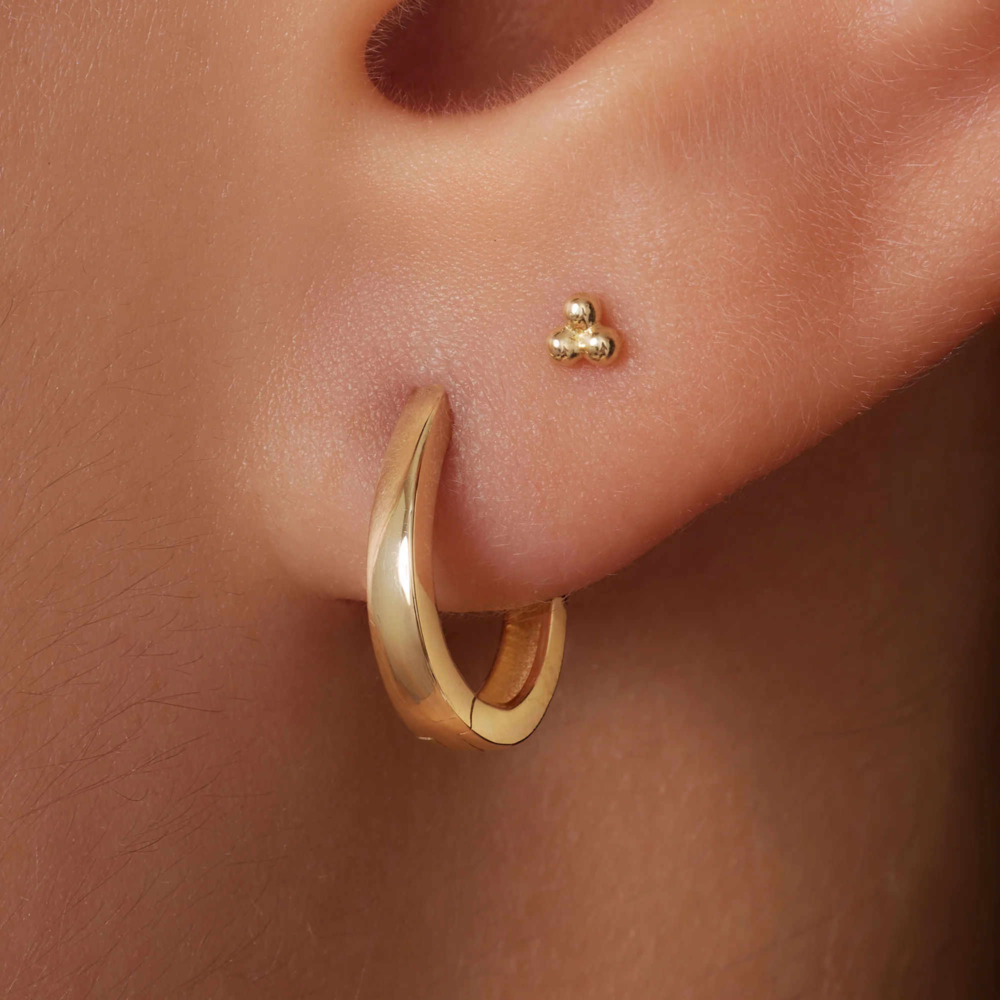 Oval Tapered Huggie Hoops (12 mm) - Image 3