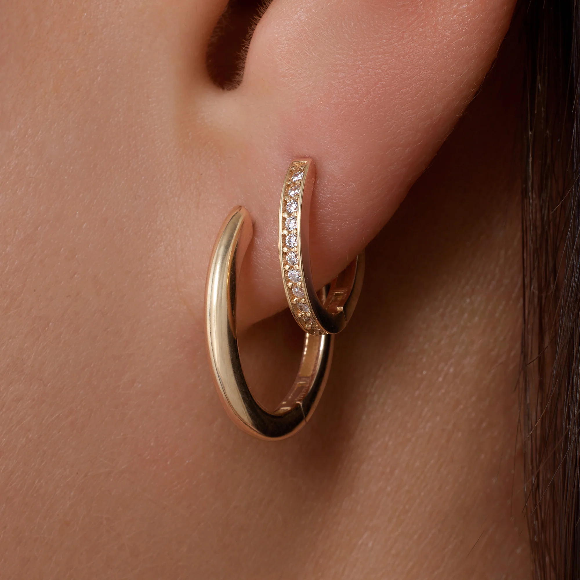Pavé Cubic Zirconia Oval Huggie Hoops (12mm) - Image 4