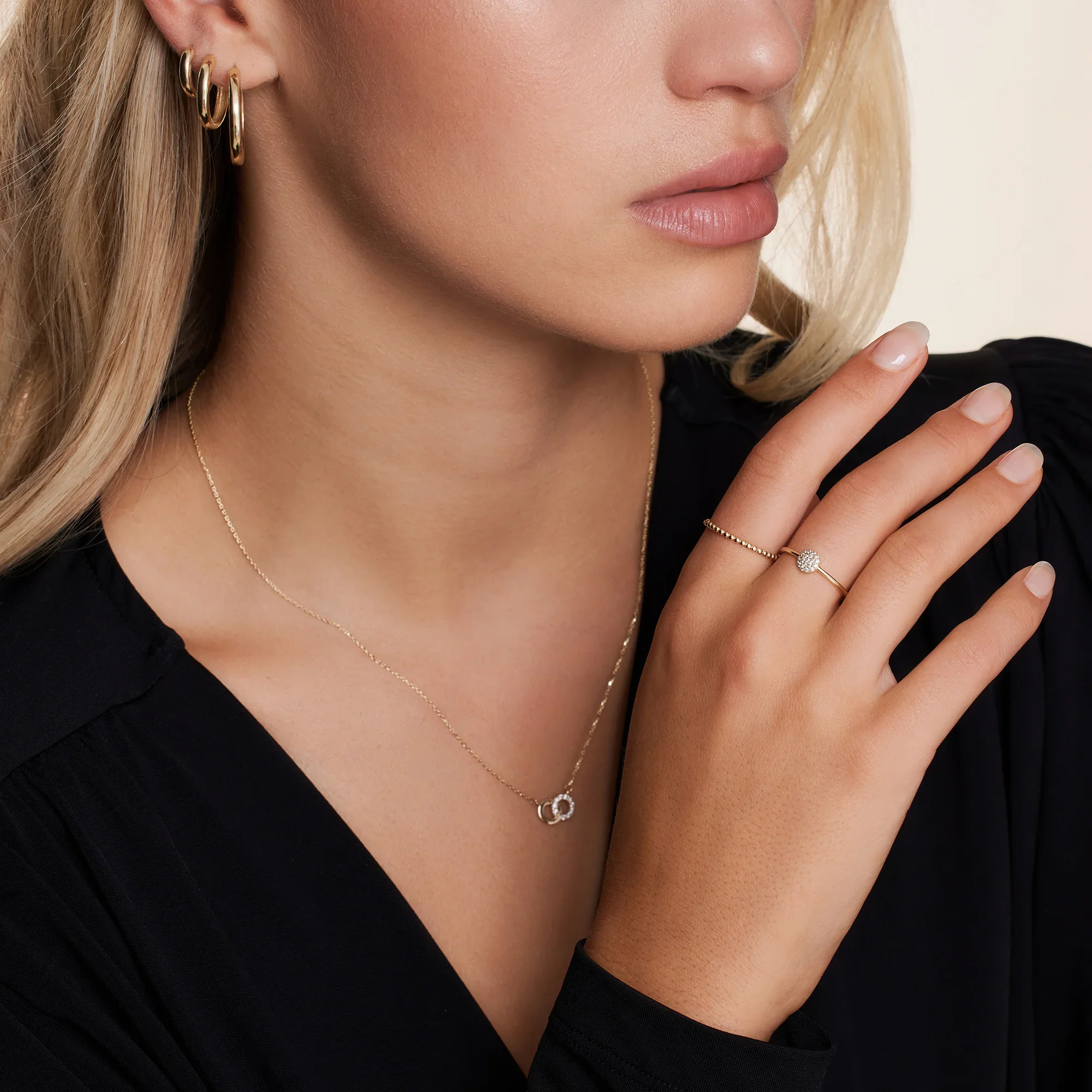 Pavé Cubic Zirconia Round Ring - Image 3